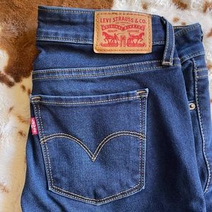 BRAND NEW - Dark Wash Levi Jeans!